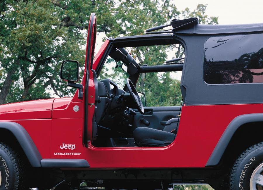  Jeep Wrangler Unlimited 2004 года  (фото 12 из 20)